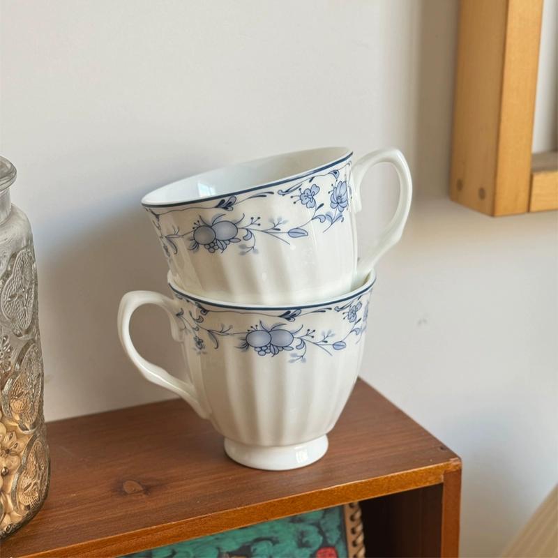 

Вінтажна блакитна маленька квіткова чашка з кістяної порцеляни 250 мл - Керамічна кавова чашка з вертикальним візерунком, чашка для чаю, посуд для мікрохвильової печі 2pc