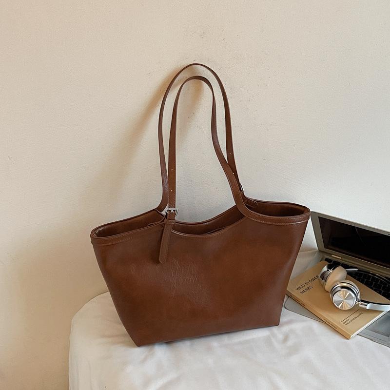 Retro Bag Women's Large Capacity 2025 New Autumn and Winter Versatile Simple Shoulder Bag Texture Commuter Tote Bag