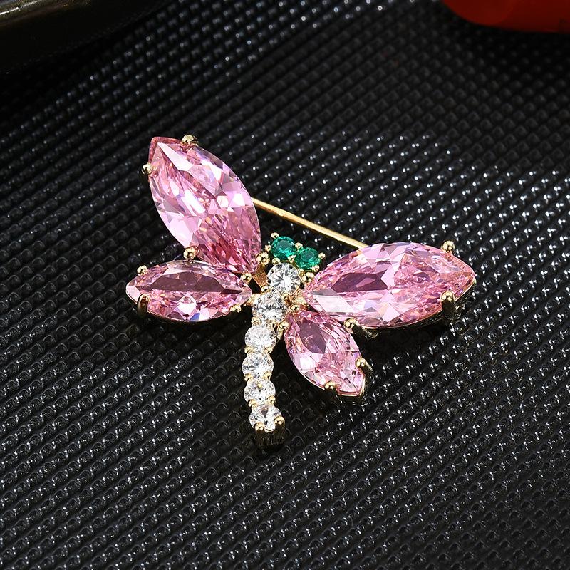 

Европейская брошь в виде стрекозы из циркония Женственность Мода Элегантная Роскошь Универсальная Одежда Элегантный Корсаж Аксессуары розовый