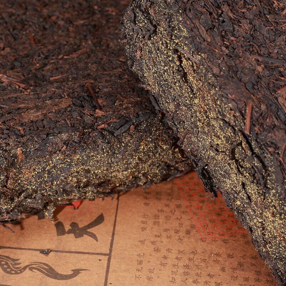 920г Черный чай Аньхуа Тяньцзянь Фу кирпичный черный чай сырой чай Золотой цветок черный — фото 3