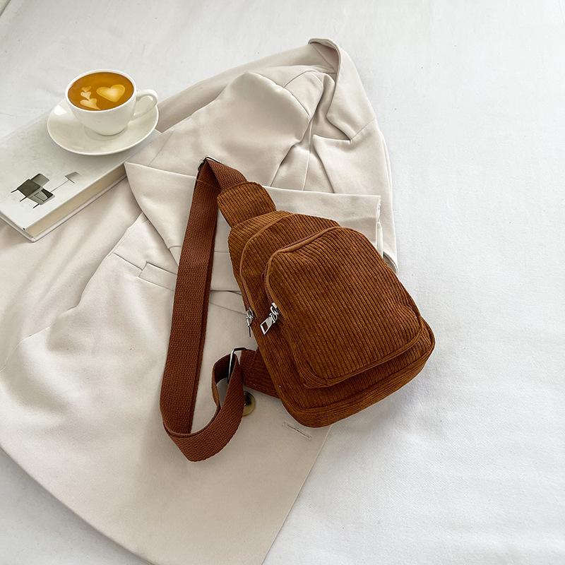 Вельветовая сумка на грудь — фото 12