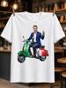 Monopattino Verde Gentleunisex Cavaliere Illustrato Che Fa Pollice in Su Su Monopattino Tricolore Retrò Giocoso Unisex T-Shirt