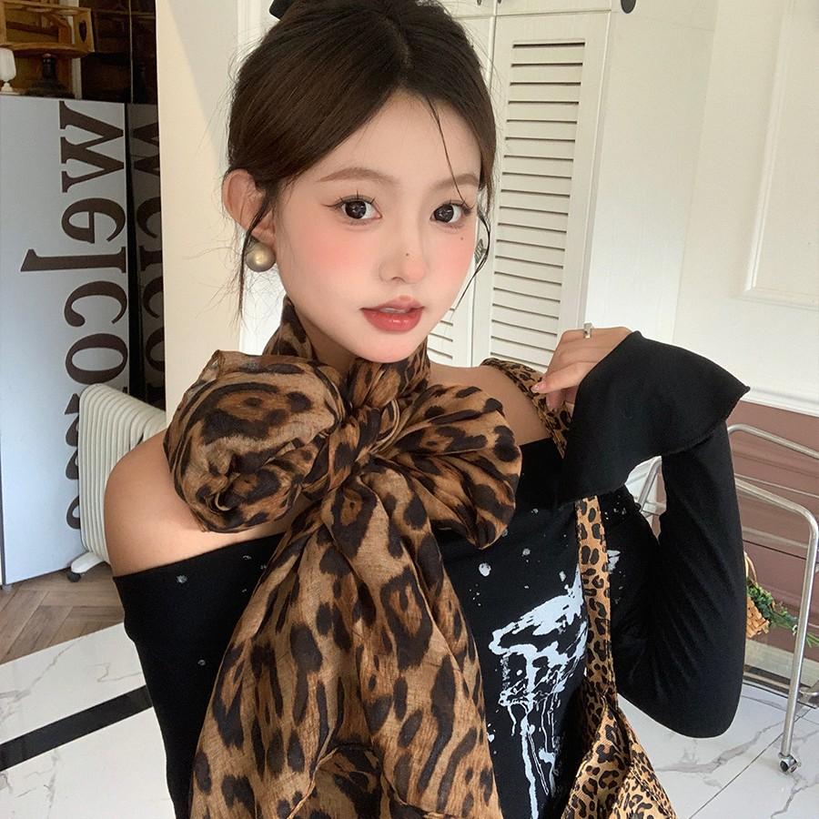 Retro leopard print scarf, women's autumn and winter white atmosphere, versatile shawl, long Hong Kong style silk scarf around the neck