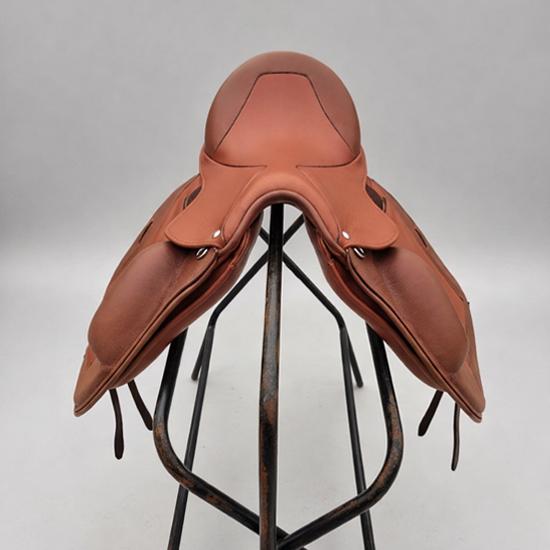 Leather Dressage Double Flap Saddle with Changeable Gullets – Elegant Cantle Design