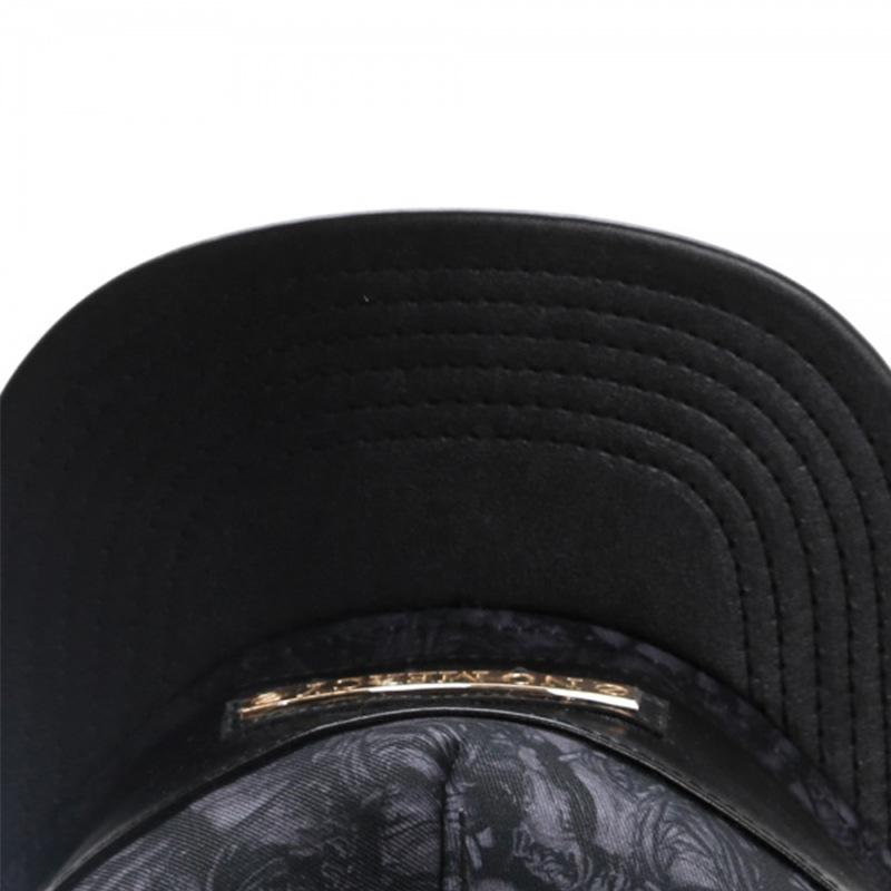 Hip-hop Flat Brimmed Cap Adult Sports and Leisure Baseball Cap Metal Inlay