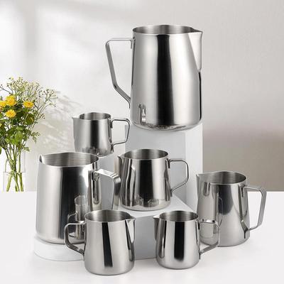 Tazza per schiumare il latte in acciaio inossidabile con beccuccio e misurazione per Latte Art e fusione della cera