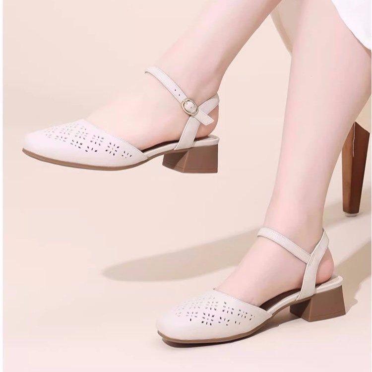 Hollow square head sandals women's 2025 summer new breathable bag head women's shoes thick heel middle heel one word buckle single shoes tide
