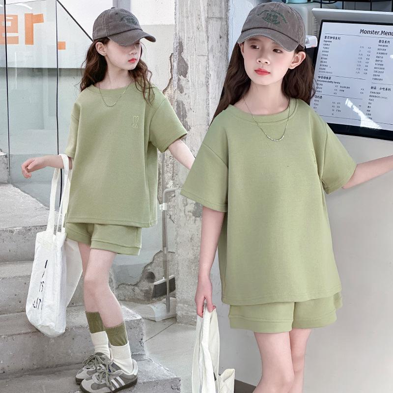 

Летний повседневный спортивный костюм для девочек: Модный комплект из двух предметов с коротким рукавом и шортами 2025, свободного кроя 160 cm зелёный