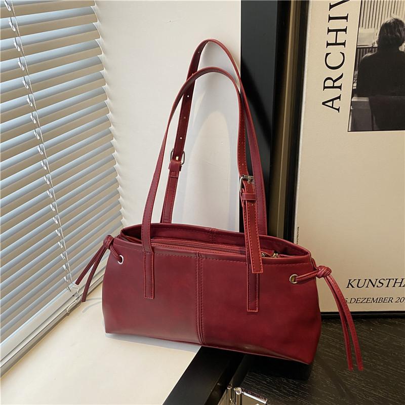 

Vintage Stylish Large Capacity Casual Shoulder Bag Casual Commuter Underarm Tote Bag Female Versatile Handbag Gifts червоний