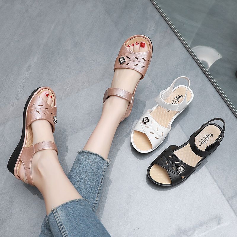 Sandales pour femmes portant des semelles souples d'été, talons inclinés antidérapants, chaussures de travail de plage à fond plat, sandales en plastique pour femmes