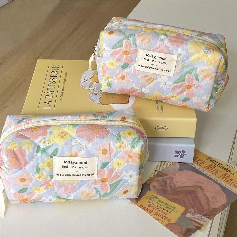 Vintage Flower Quilted Makeup Bag Coquette Organizer Bag Cute Floral Cosmetic Bag  for Women Girls