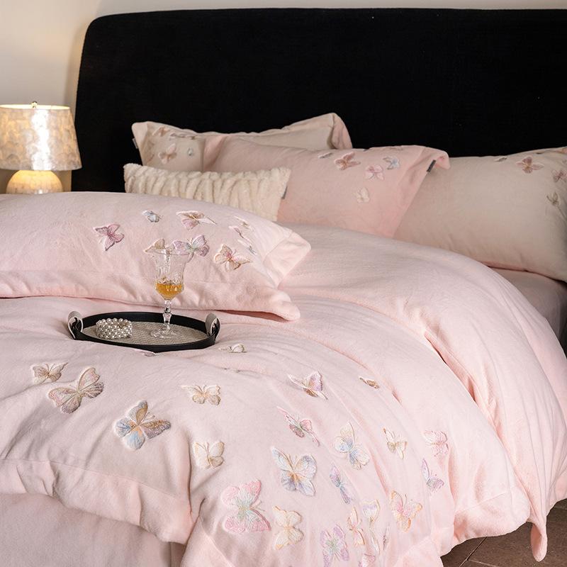 Class A Winter Girl Heart Thickened Milk Fleece 4Pcs Set Butterfly Embroidery Warm Coral Fleece Bed Sheet Quilt Cover Bedding