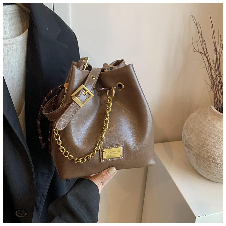 

Жіноча сумка під пахвами в стилі ніші, нова портативна сумка на плече великої місткості для приміських поїздок 2024 року