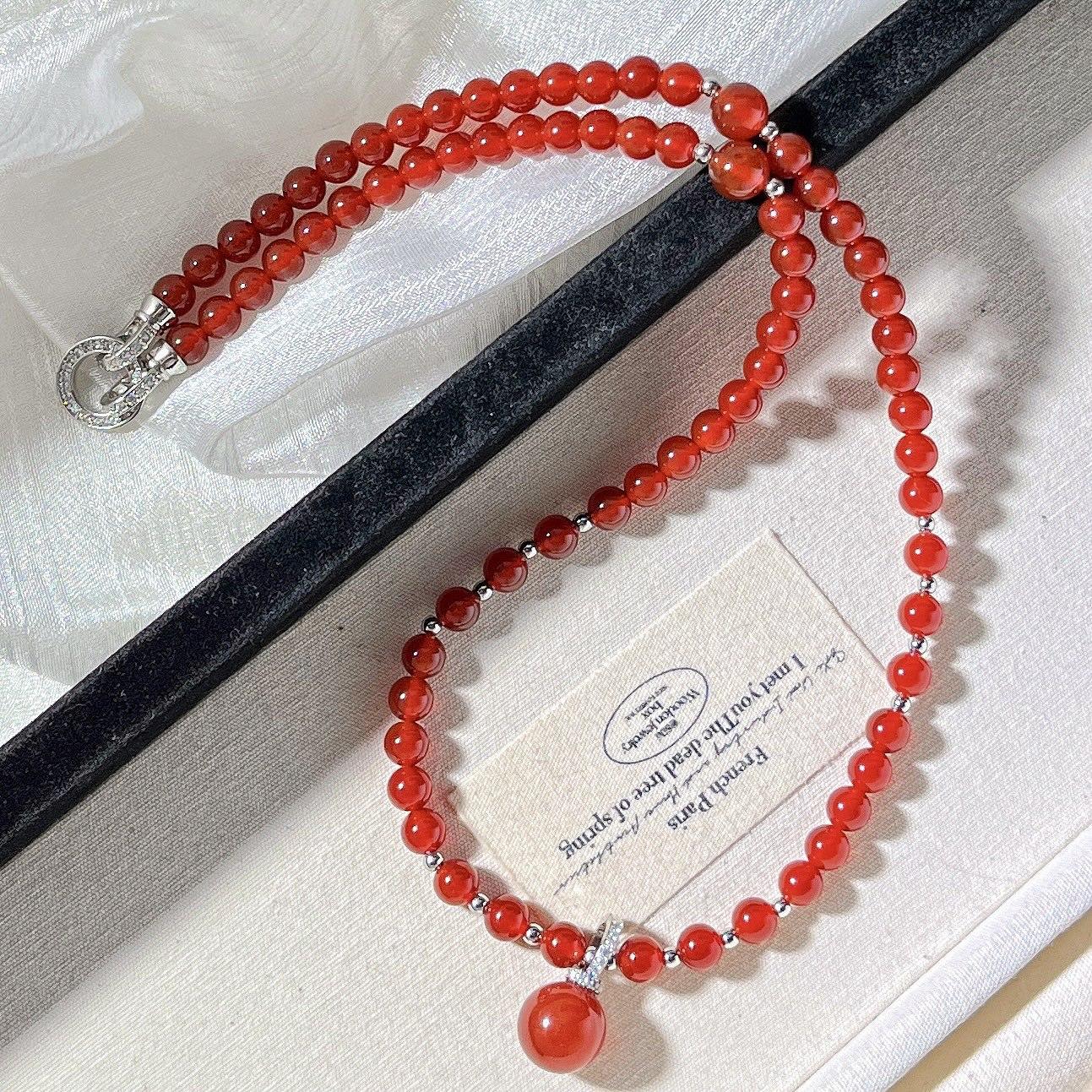 

Vintage High Quality Strong Light Cold White Artificial Crystal Necklace Necklace Sweater Chain
