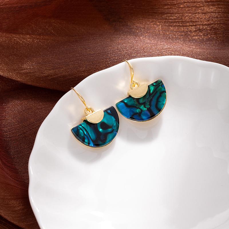 Premium Retro Fan Earrings Irregular Geometric Semicircular Ear Hooks Niche Design Temperament Elegant Earrings