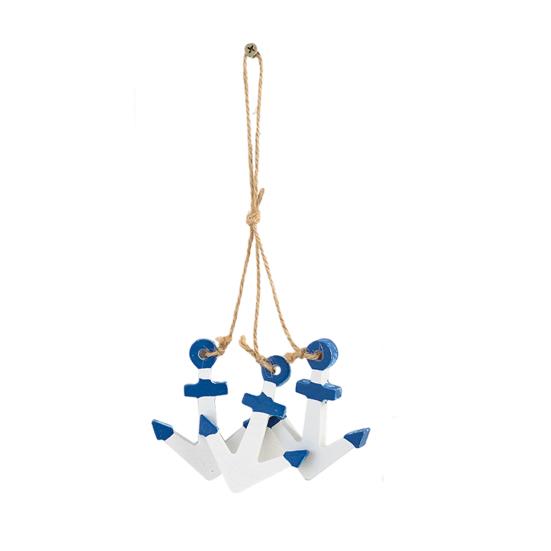 Rustikale Wanddekoration aus Holz im Küstenstil mit maritimen Strandmotiven, hängendem Ornament aus Juteseil, Seesternen, Meeresfischen und Segelboot – die perfekte Wanddekoration für Ihr Zimmer.