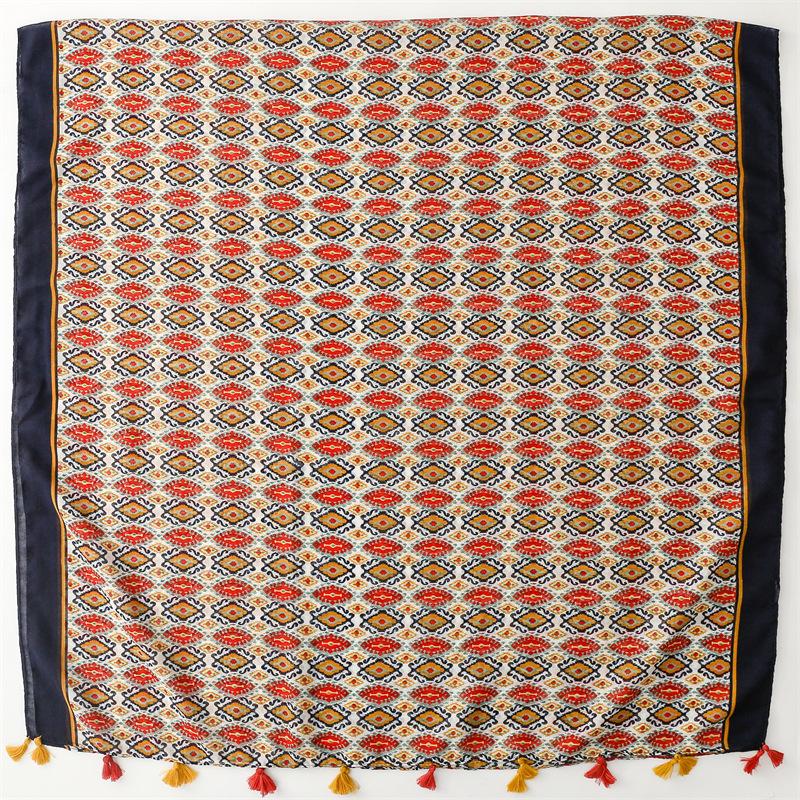 Neue exotische ethnische Schals für Reisen und florale geometrische Sonnenschutzschals sind für alle Jahreszeiten 2024 für Frauen erhältlich.