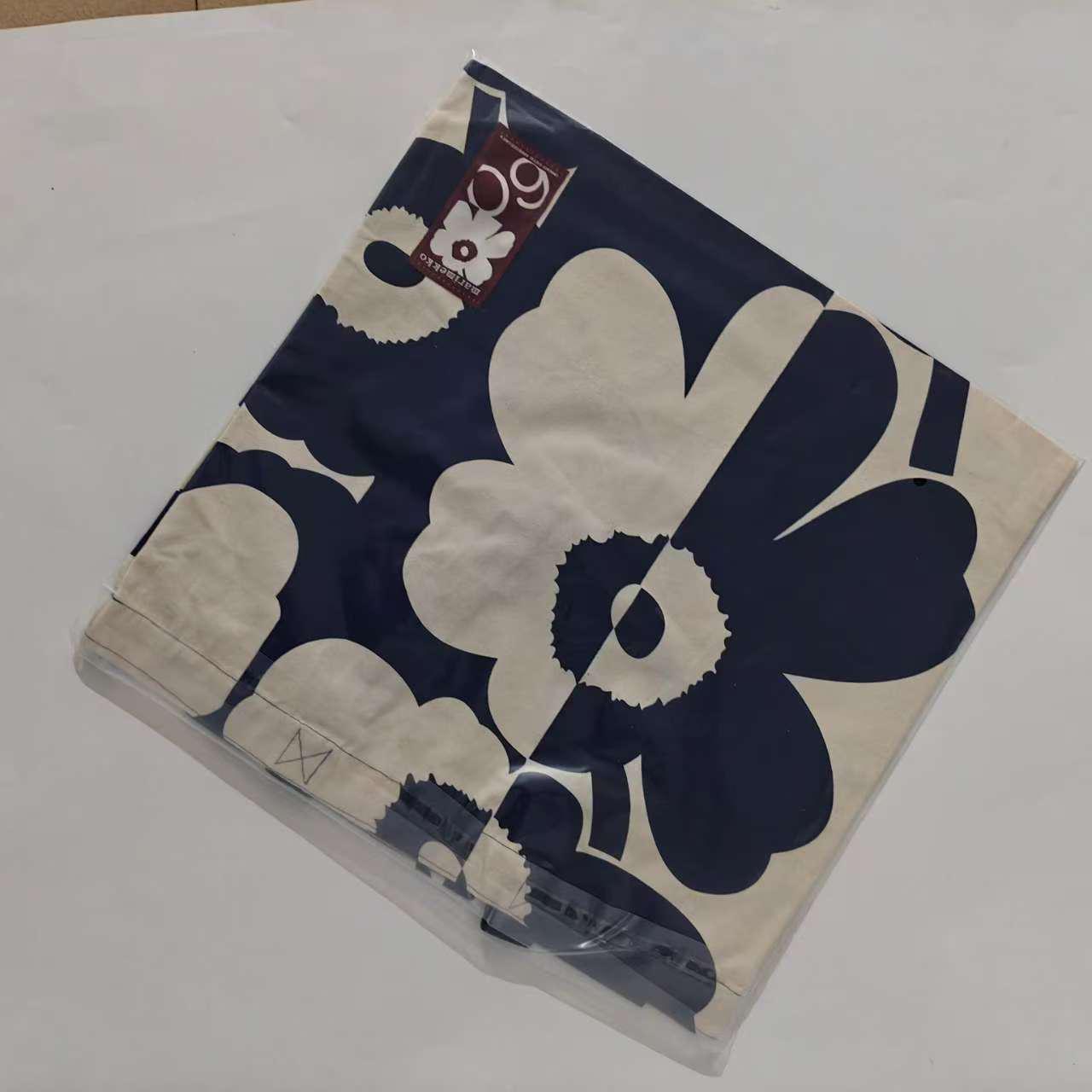 

Marimekko Women s Large Capacity Floral Canvas Tote Bag Approx 43/44