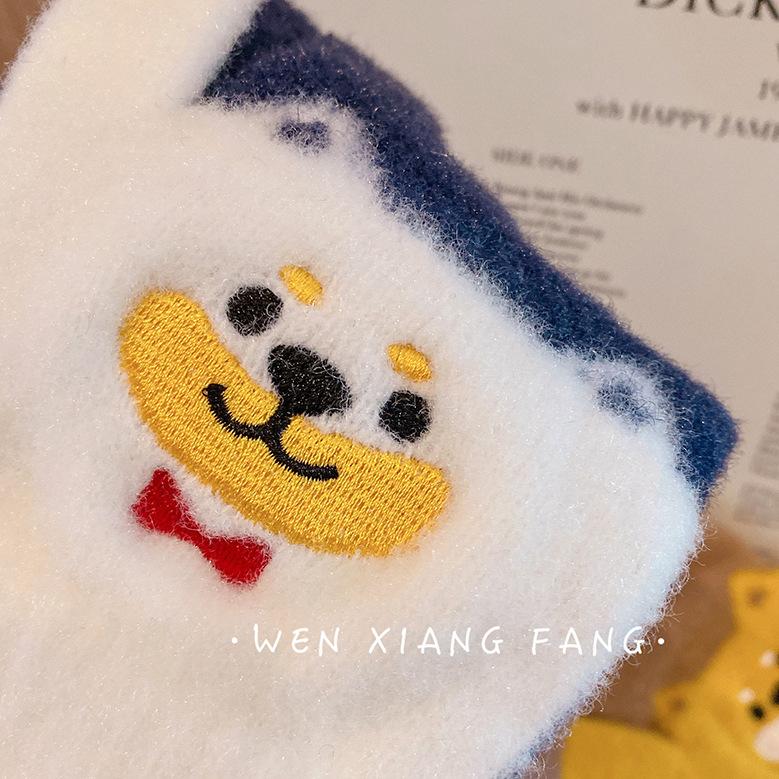 Touchable Screen Warm Gloves for Women In Winter Riding with Cold Protection for Five Fingers Korean Cute Cartoon Bear Plus Velvet Thickened
