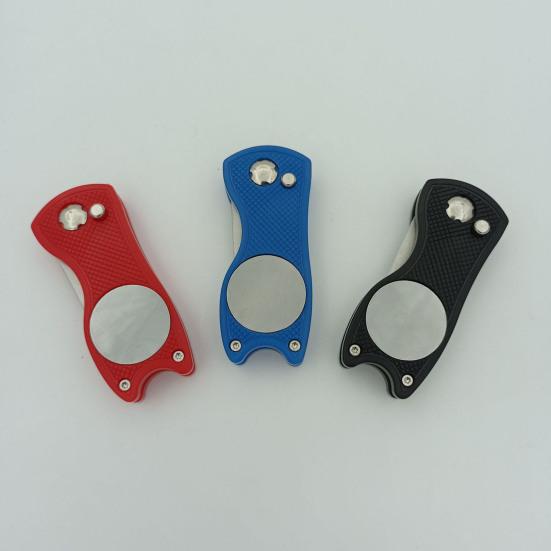 Golf Divot Reparaturwerkzeug Magnetischer Ballmarker Faltbares Green Fork Werkzeug Golf Zubehör Männer Frauen Golfer Enthusiasten Geschenk