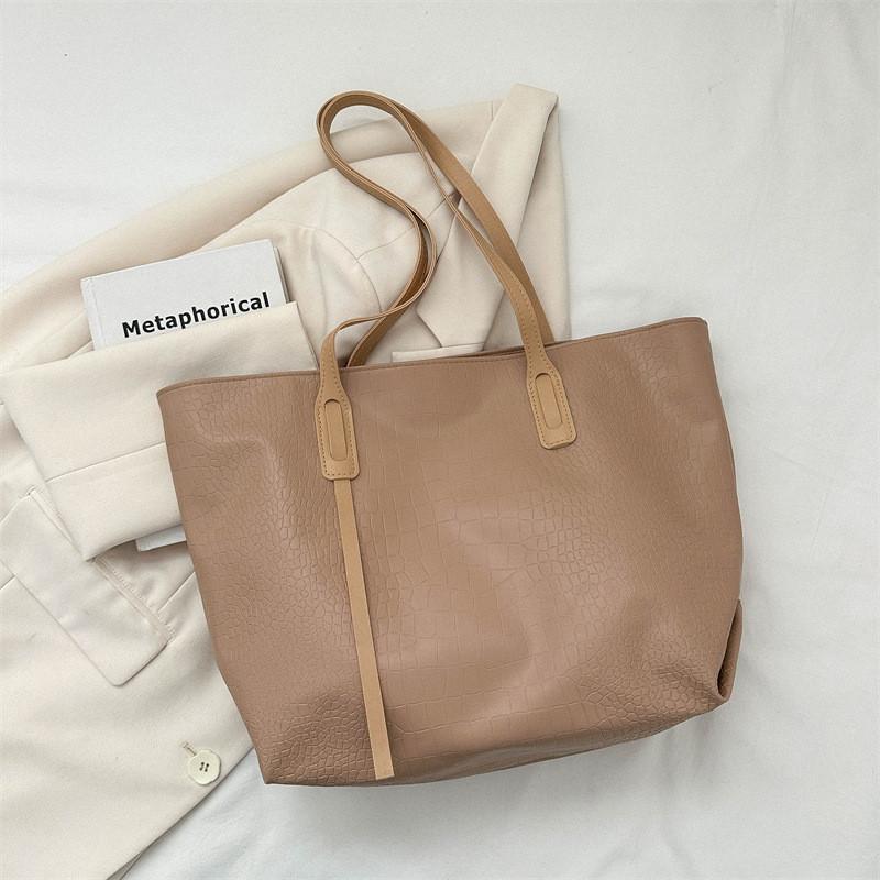 Trendy Fashionable Casual Large Capacity Tote Bag For Women Stylish Design In Black And Brown