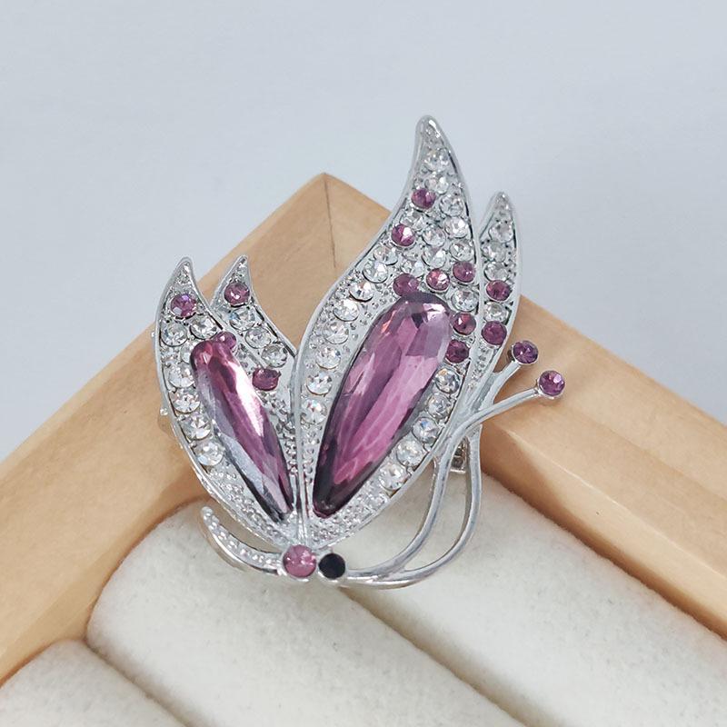 Elegant Diamond Butterfly Brooch for Women - Versatile High-End Fashion Accessory