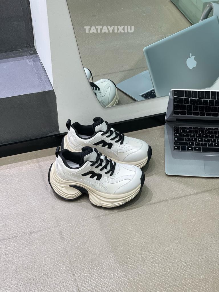 2025 autumn thick-soled heightening dad shoes women's versatile niche casual sports shoes ins show small feet and comfortable polishing