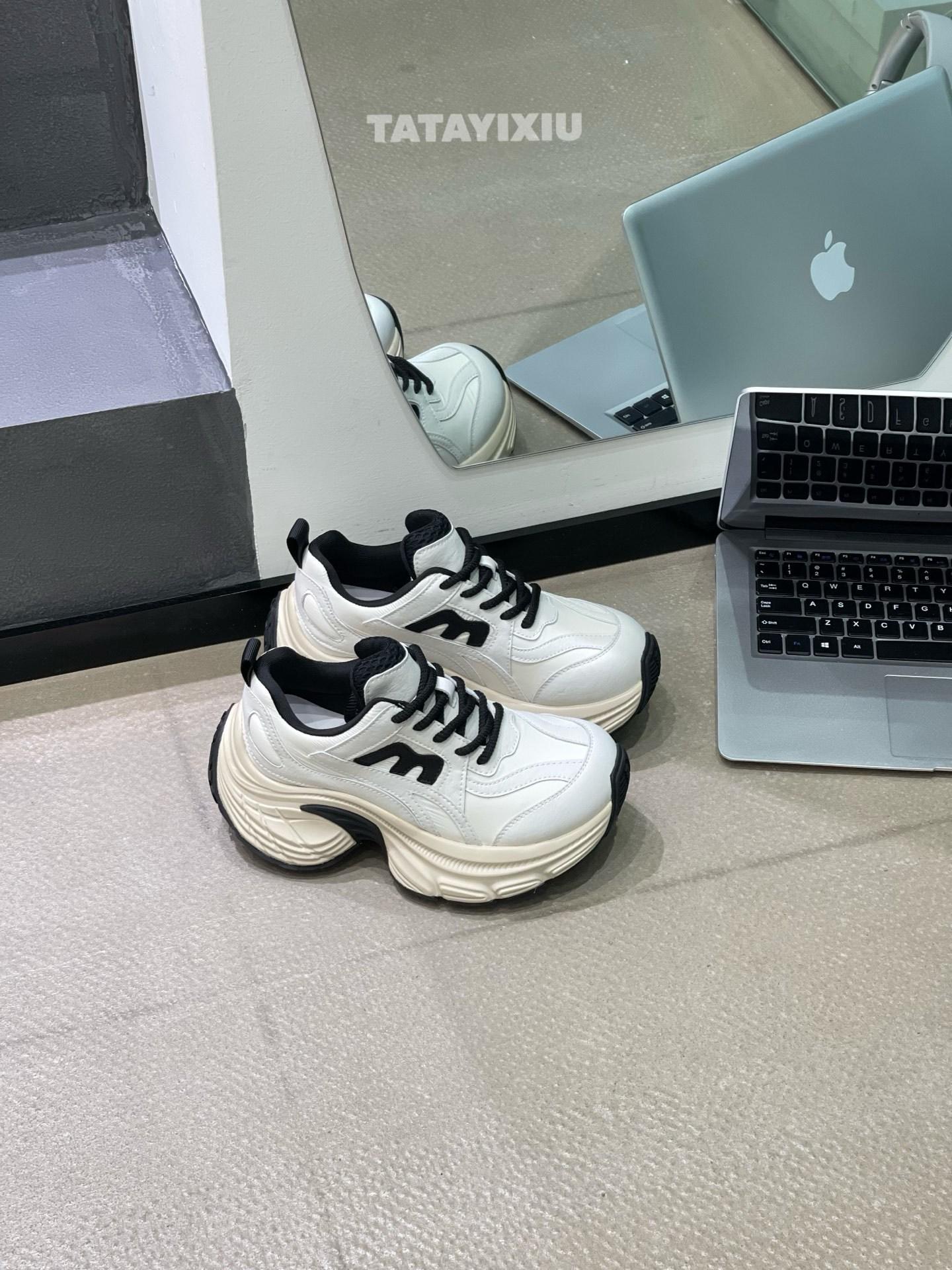 

2025 autumn thick-soled heightening dad shoes women s versatile niche casual sports shoes ins show small feet and comfortable polishing 40