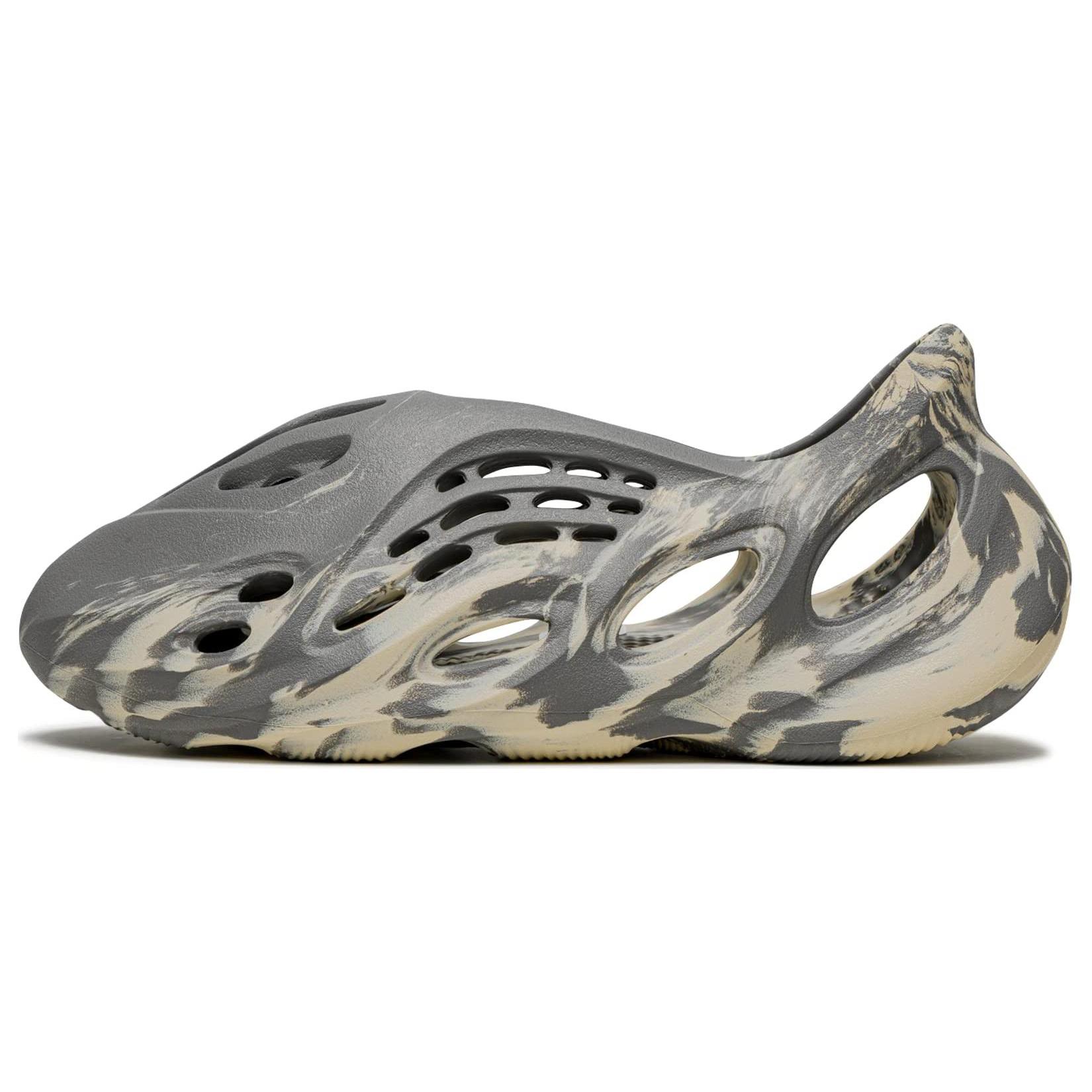 

Adidas Yeezy Foam Runner MXT Moon Grey GV7904 39