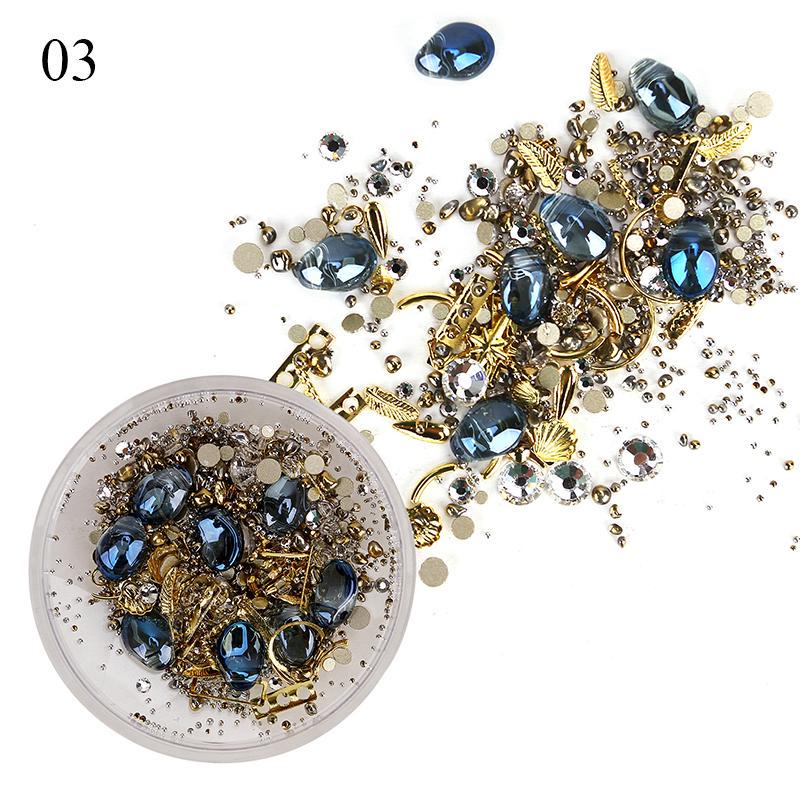 

Стразы для украшения ногтей