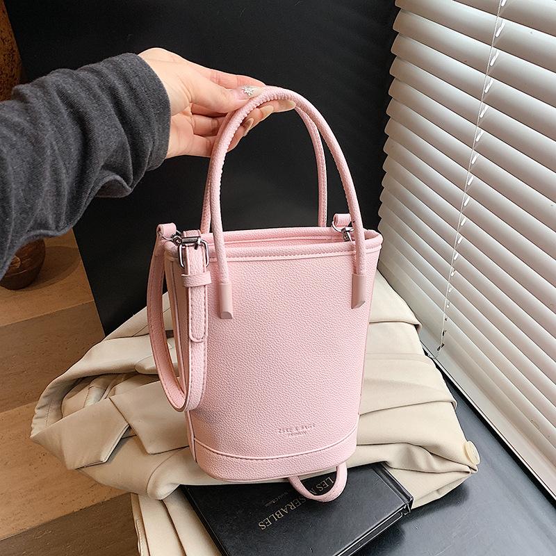 Hand Carry Fashion Casual Bag Women's 2025 New Retro Trend Versatile Bucket Bag Niche Shoulder Women's Bag