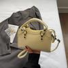 Bolsa pequena feminina nova verão portátil de ombro mensageiro leve luxo nicho high-end bolsa travesseiro