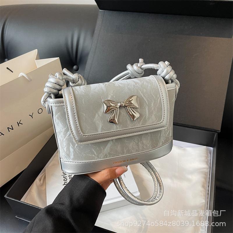 This Year's Popular Fashion and Versatile Small Bag Women's 2025 New Trendy Manufacturer's Armpit Bag Foreign Crossbody Bag