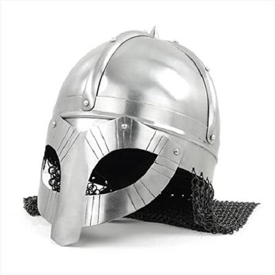 Panda-stijl stalen zilveren helm met maliënkolder bevestigd zonder houten basis Middeleeuwse krijger draagbare pantserhelm
