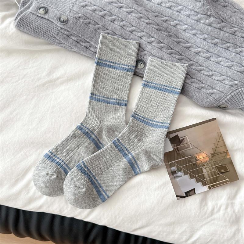 Damen Frühling und Herbst Freizeit Sortierte Gestreifte Farbe Baumwolle College Wind Schlauchfrotteesocken
