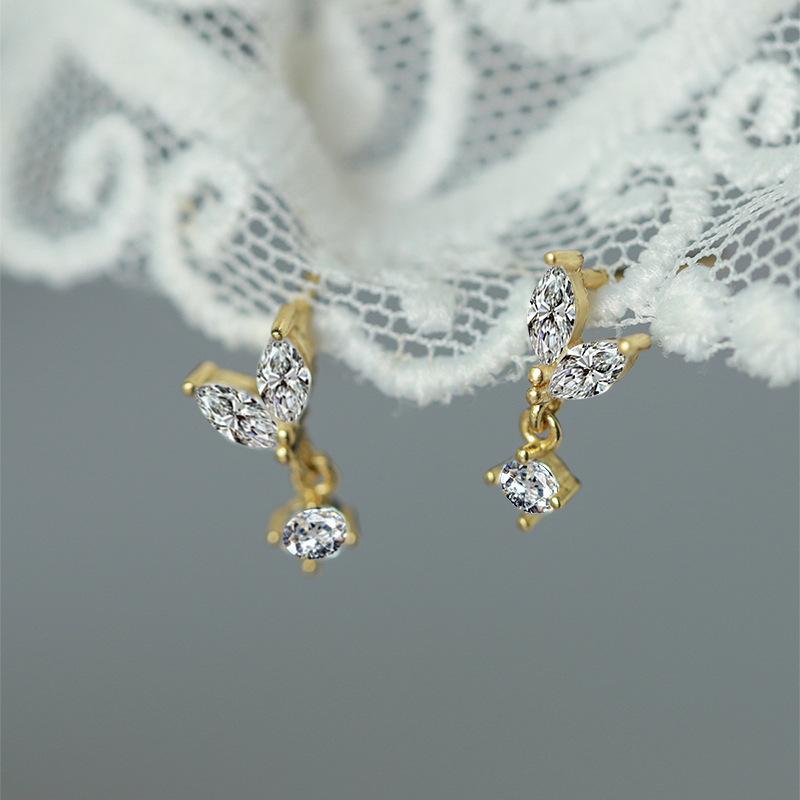 1 Pair of Stylish Simple Leaf Earrings, Small and Delicate Water Drop Leaf Bud Earrings, Niche Design, Sweet Earrings