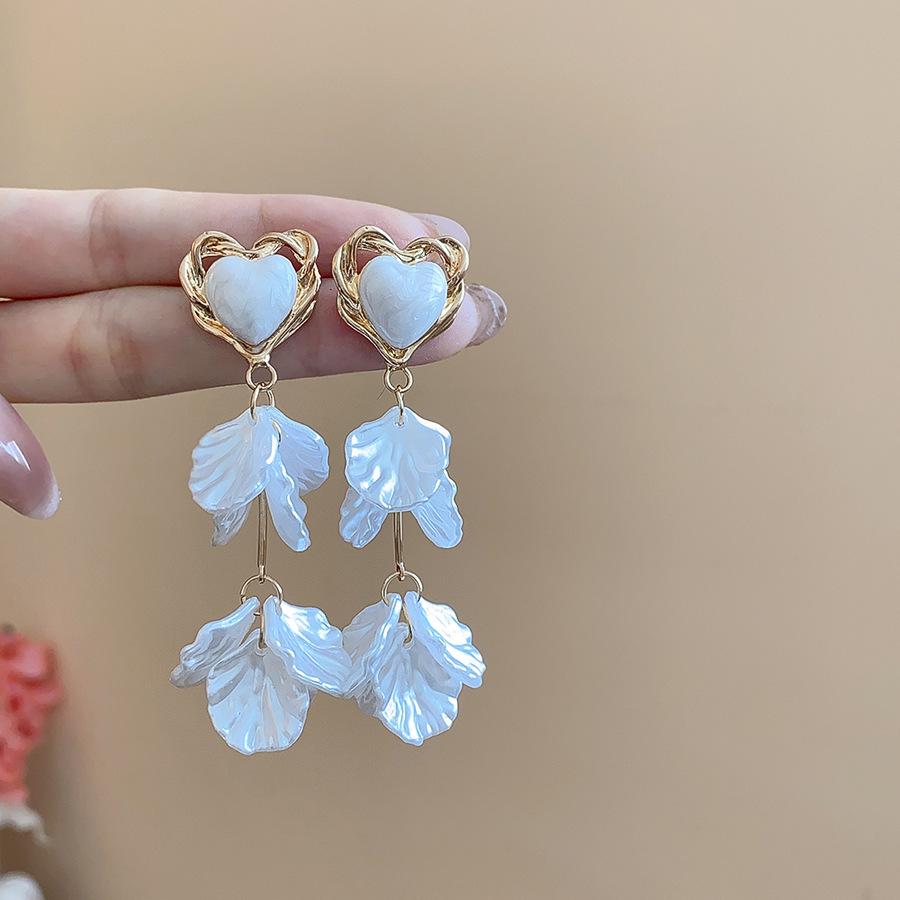 Silver Needle High-End Tassel Earrings – Elegant, Fashionable, Simple Design with a Unique Touch.