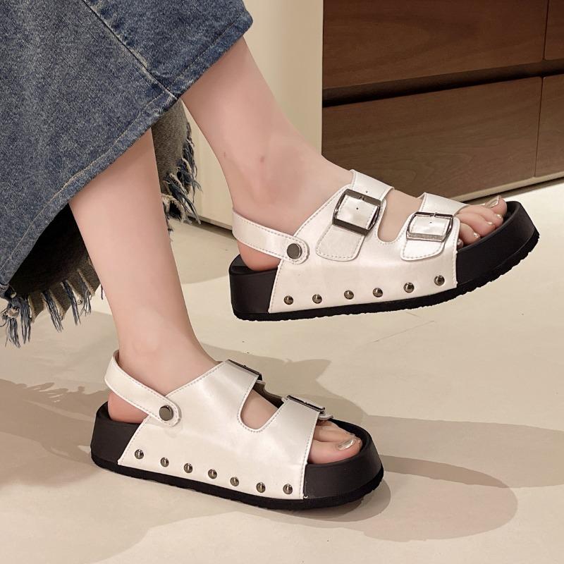 Mode Damen Plateau-Sandalen Luxus Leder-Sandalen Sommer Neue Römische Sandalen für Damen Lässige Strand-Sandalen Nieten Flache Halbschuhe