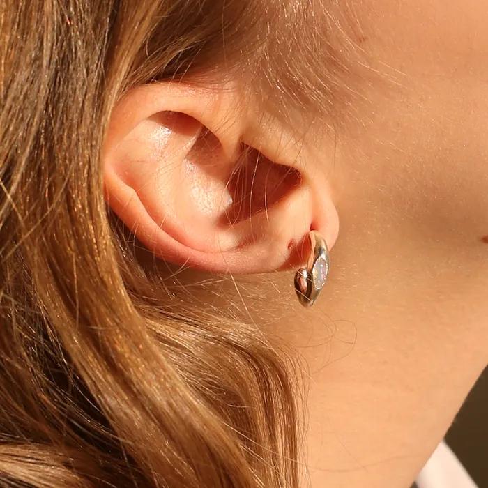 GENTLE STONE EARRING 01
