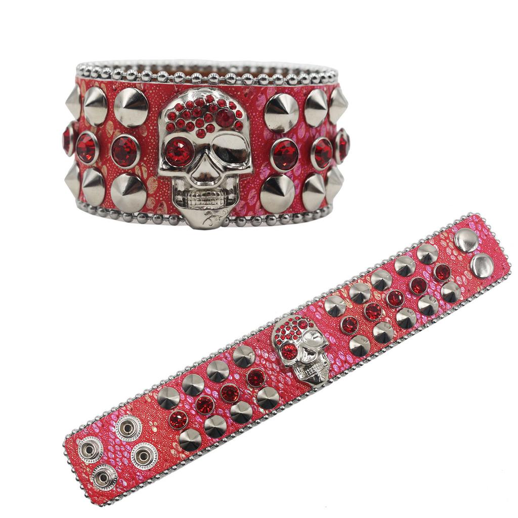 Amerikanisches Strassnietenarmband, Punk Gothic Personalisierter Schmuck mit Totenkopfverzierung