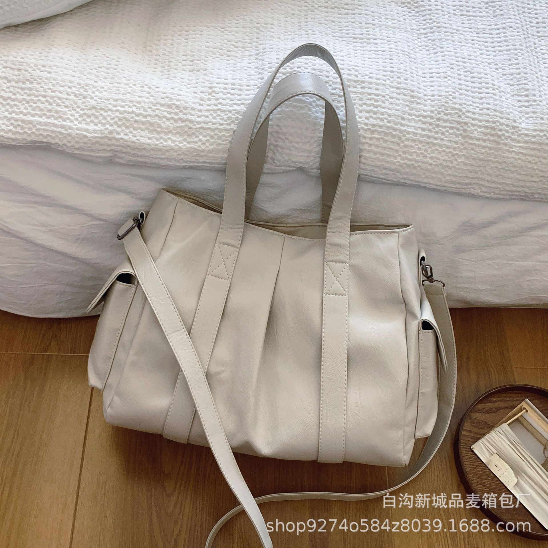 

Large capacity tote bag 2025 new casual versatile foreign style shoulder messenger bag simple retro women s bag белый