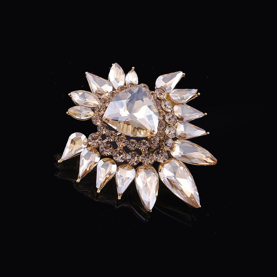 Luxurious Court-style Crystal Brooch, High-end Mistake, Light Luxury Design Sense, Niche Brooch, Grand Suit Corsage