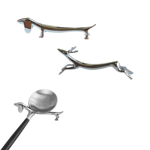 

Set of 2 chopstick rests, cutlery rests, and chopstick holders featuring deer and dachshunds. Perfect for knives, forks, and spoons. Nordic-style silv