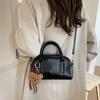 Retro Niche Design New Simple and Exquisite Handbag Fashionable and Versatile 2025 Autumn Women's Shoulder Messenger Bag