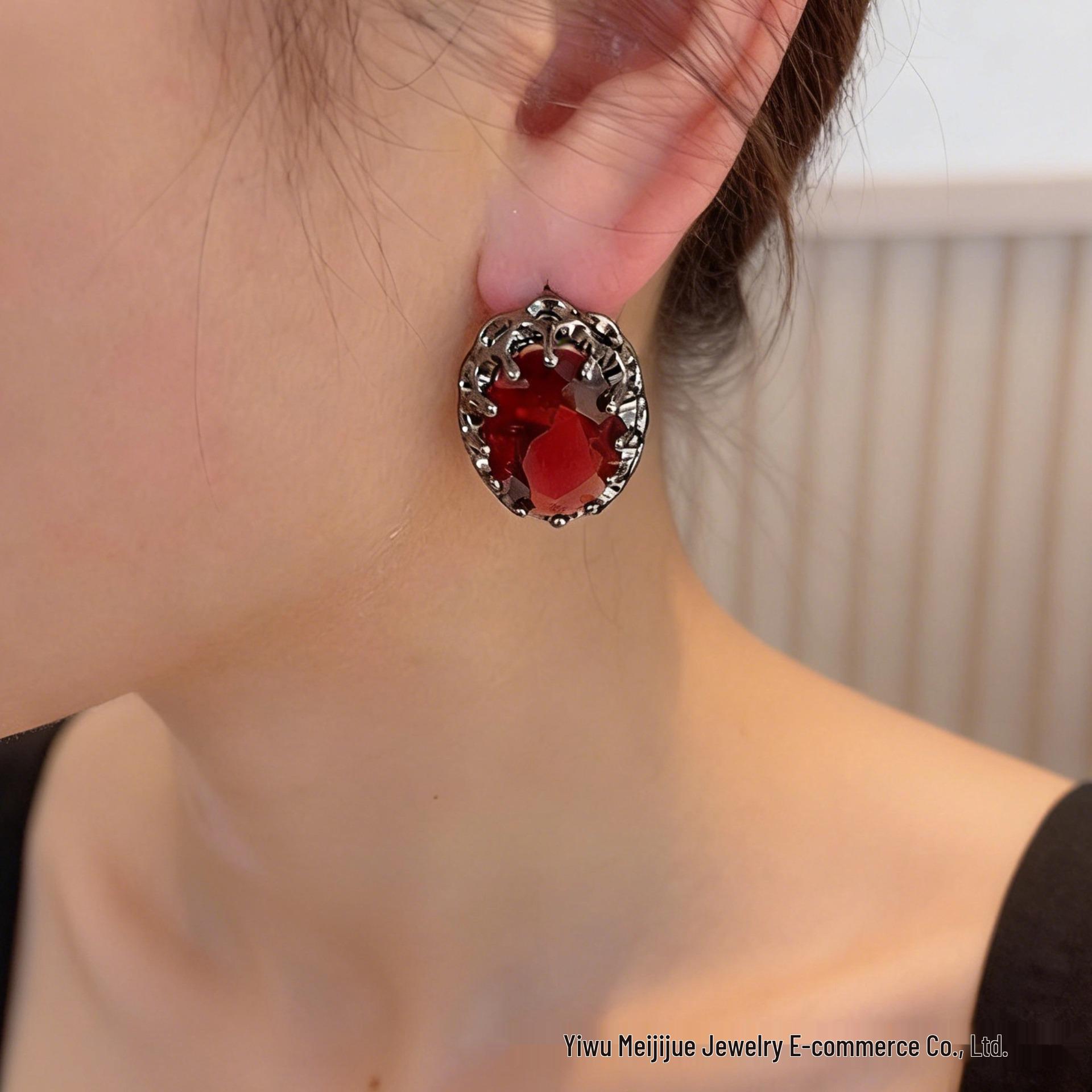 Серьги-гвоздики Miki в стиле легкой роскоши, бордовые, с геометрическим узором, для универсальной элегантности Standard