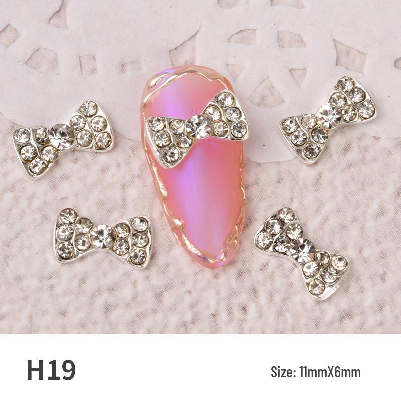 Japanese Style Rhinestone and Pearl Bow Nail Art Accessories