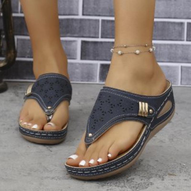New large-size women's shoes pinch cold slippers women's metal thick-soled wedges comfortable beach sandals