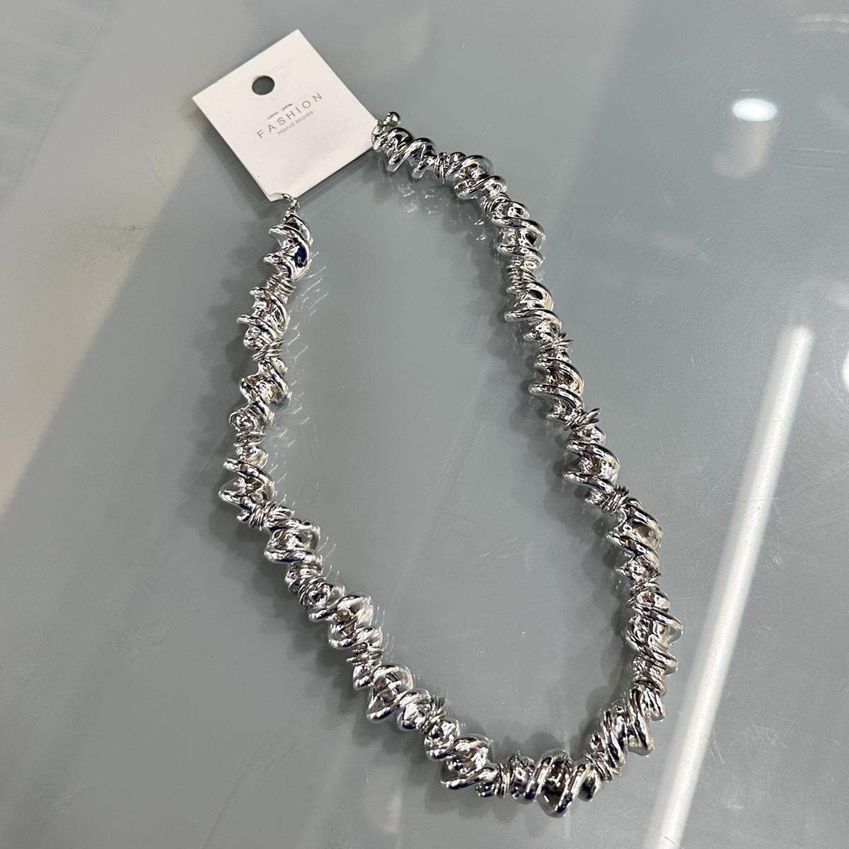 

Tooxika Новый нишевый дизайн Чувство холодного ветра Спиральное нерегулярное ожерелье Легкая роскошь Мода Индивидуальность Темперамент Цепочка для ключицы для женщин серебряный