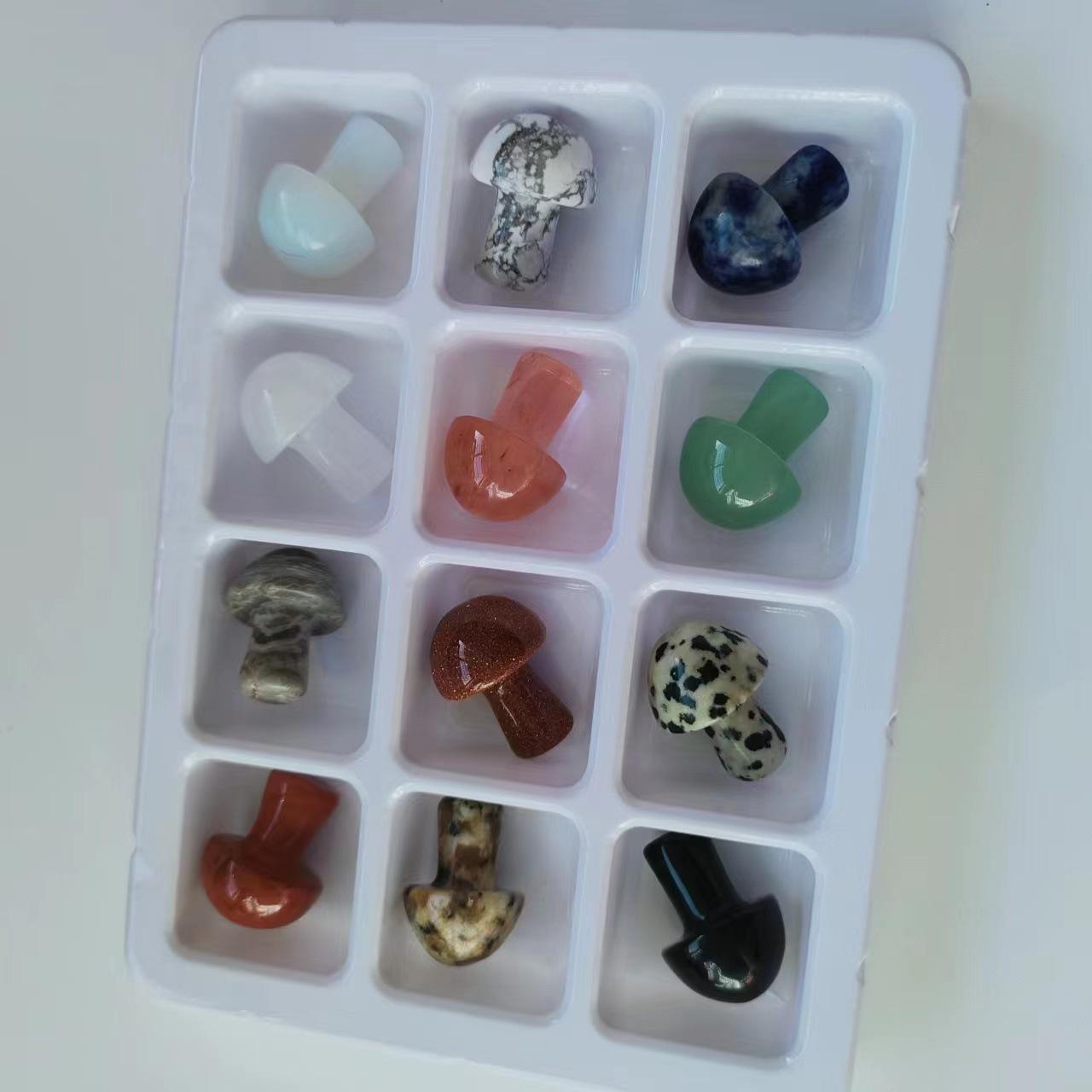 

Набор украшений из натуральных кристаллов в виде грибов, включающий от 12 до 24 разноцветных каменных мини-грибов 20mm x 15mm