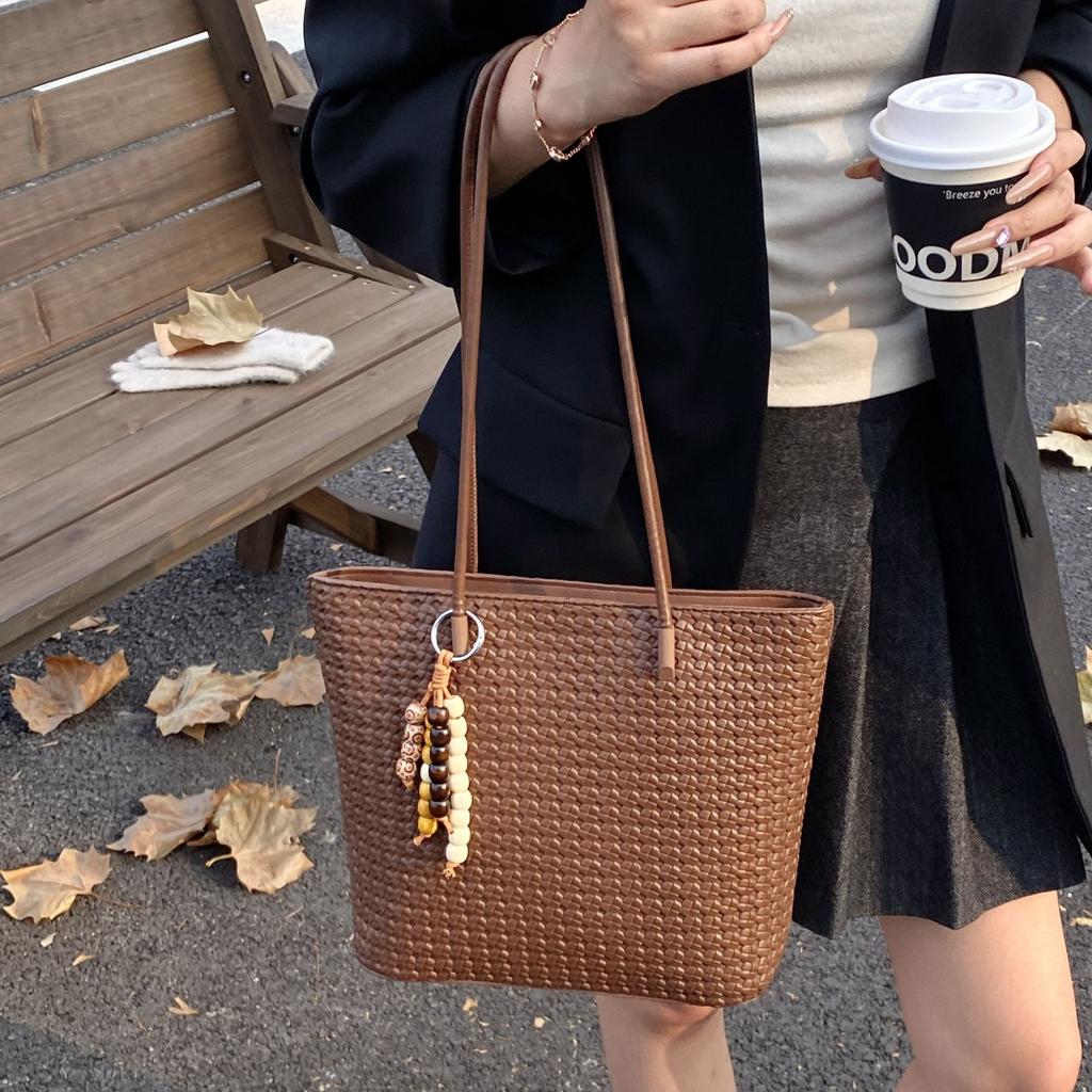 2025 fashion retro casual simple personality tote bag new niche design shoulder bag woven underarm bag